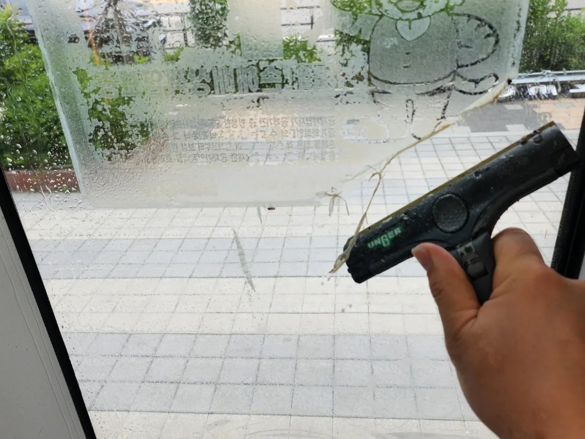 함안군 대산면 현장 유리·새시 장비 주변 정밀 위생청소 사례 - 행진크린