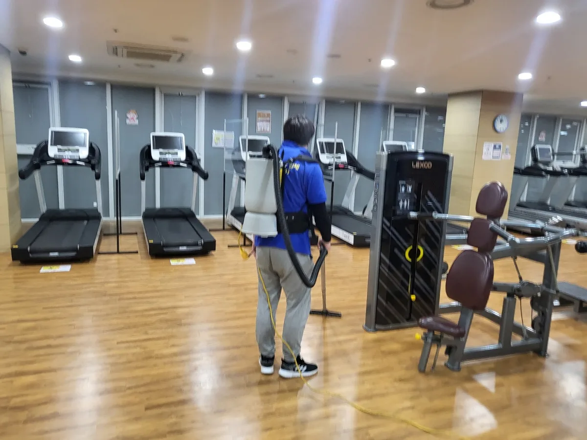 밀양시 내일동 헬스장 샤워실 장비 주변 정밀 위생청소 사례 - 행진크린